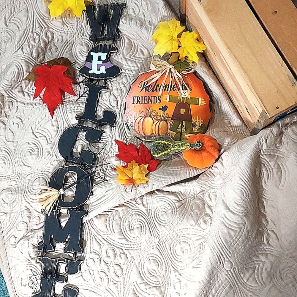 TWO WELCOME SIGNS FOR THOSE FALL🍁HOLIDAYS